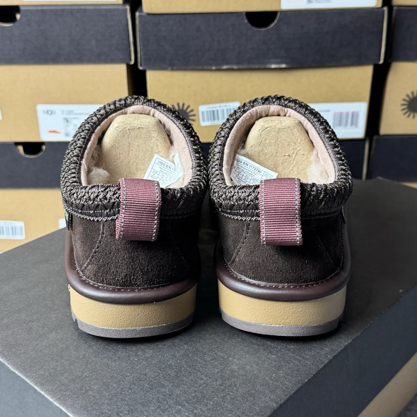 Pick up locally 💰520. The core recommendation is good price. The platform is exclusively for foreign trade. UGG Tasman GTX winter neutral snow shoes 1172790. Produced by ten-year-old brand shoemaking factory production line. Pay attention to every detail. Longfeng A-grade genuine sheep fur. Completely built in accordance with the ZP process. Size: 35 36 37 38 39 40 41 42 43 44 45